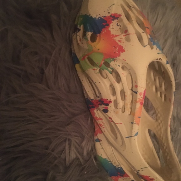 Yeezys foam runners - Picture 2 of 3